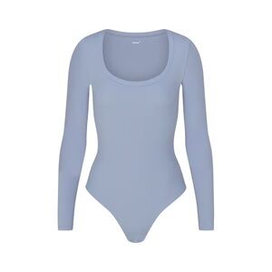 SKIMS - FITS EVERYBODY LONG SLEEVE SCOOP BODYSUIT IN SLATE